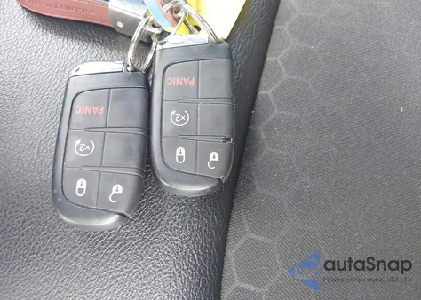 2021 Jeep Compass Latitude 4X4 z USA, uszkodzony, nr VIN 3C4NJDBBXMT504833